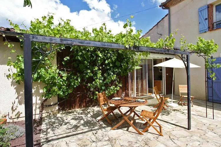 Au Mas Du Soleil Bed and Breakfast Senouillac 3*,  Frankrike