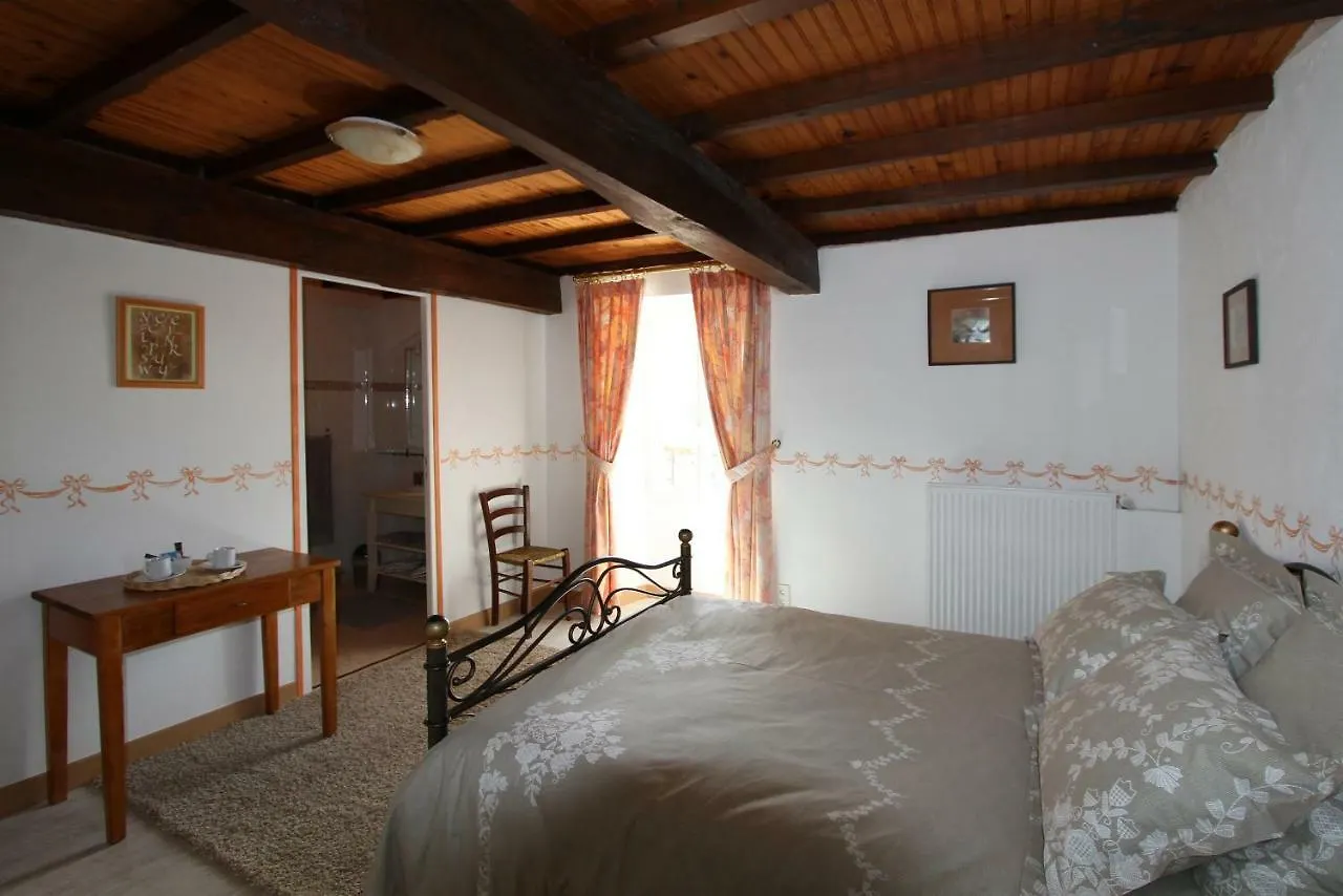 Au Mas Du Soleil Bed and Breakfast Senouillac 3*,  Frankrike