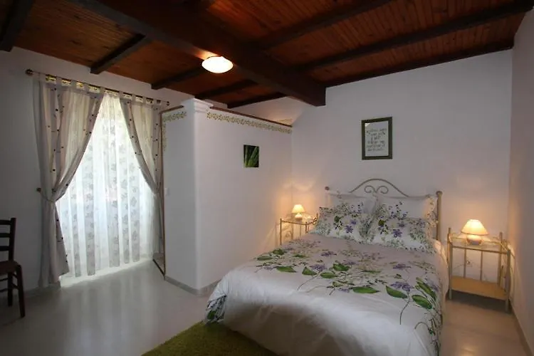 ***  Au Mas Du Soleil Bed & Breakfast Senouillac France